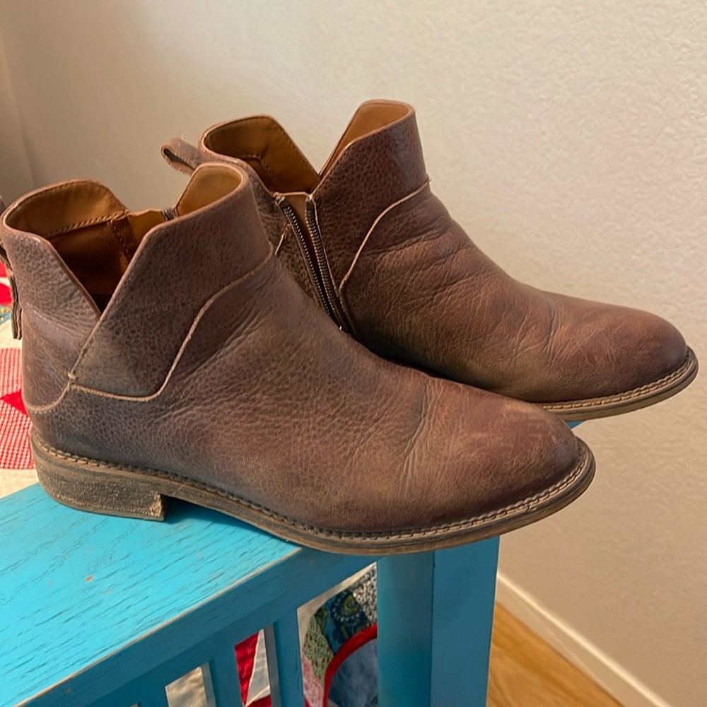 Short brown boots